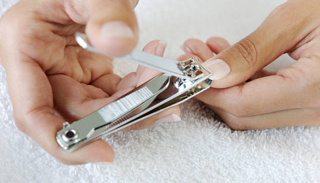 How to use nail clipper