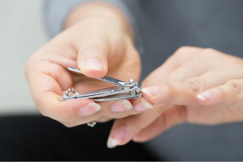 how to use nail clippers